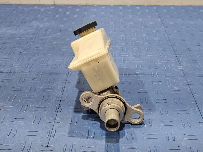 2017-2023 GMC Acadia OEM Brake Master Cylinder Assembly Genuine Part 84644599