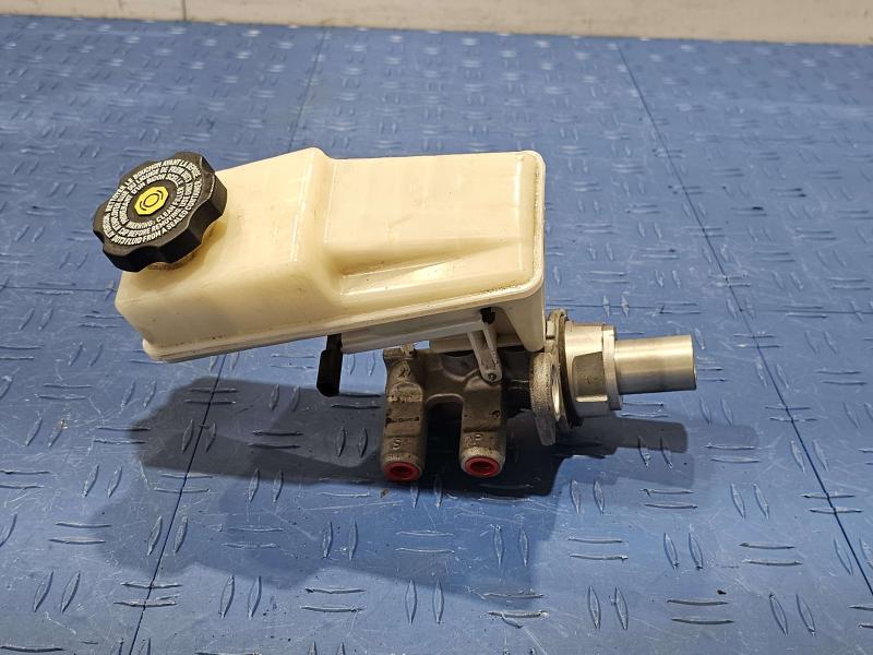 2017-2023 GMC Acadia OEM Brake Master Cylinder Assembly Genuine Part 84644599