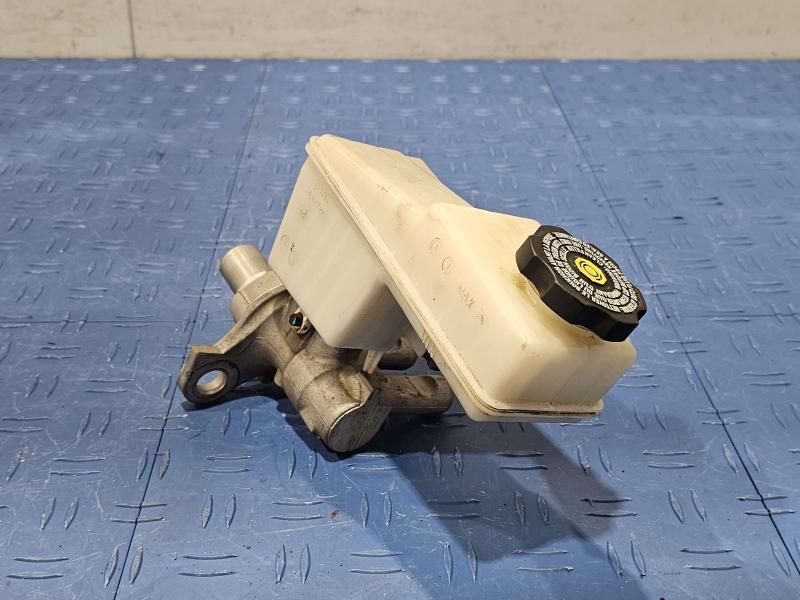 2017-2023 GMC Acadia OEM Brake Master Cylinder Assembly Genuine Part 84644599