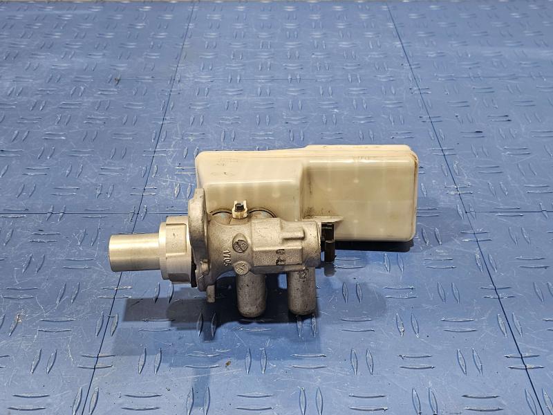 2017-2023 GMC Acadia OEM Brake Master Cylinder Assembly Genuine Part 84644599