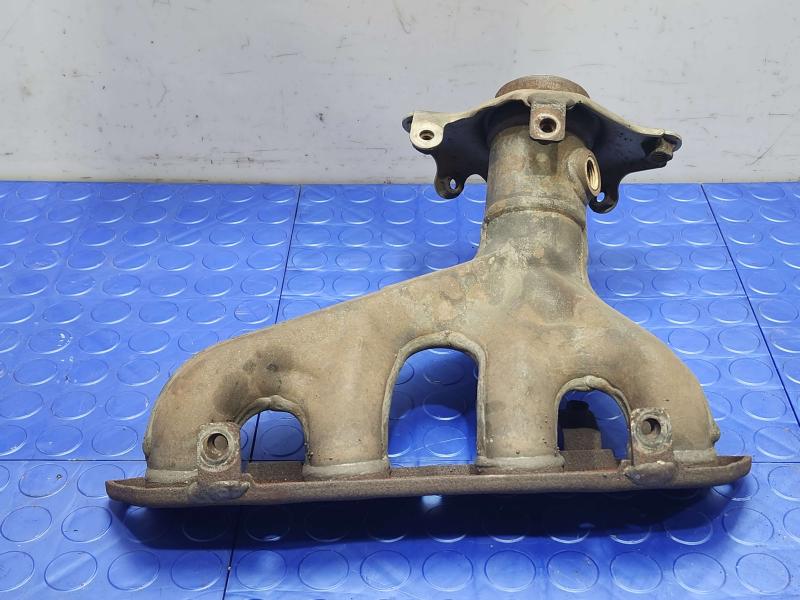 2015 Toyota Corolla Exhaust Manifold