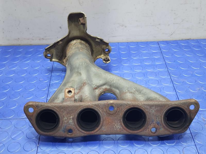 2015 Toyota Corolla Exhaust Manifold