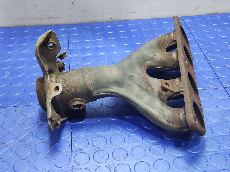 2015 Toyota Corolla Exhaust Manifold