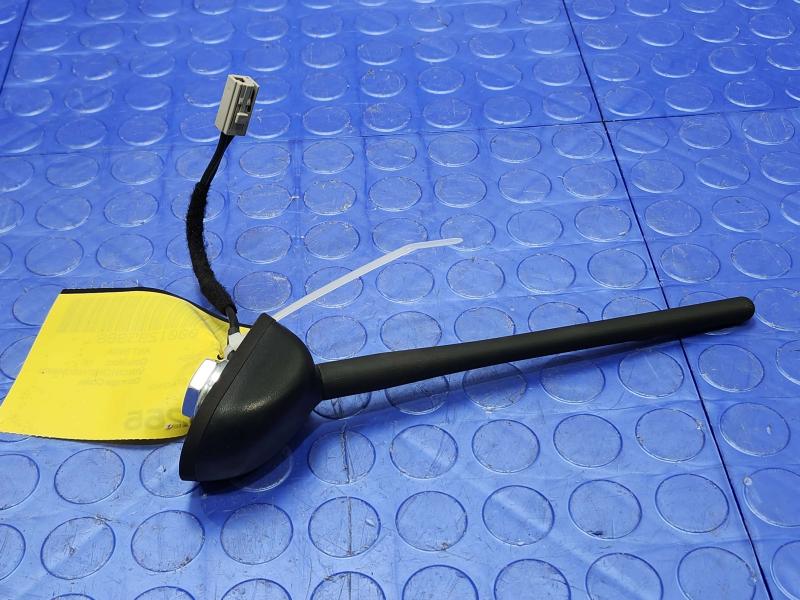 2025 Nissan Versa Antenna