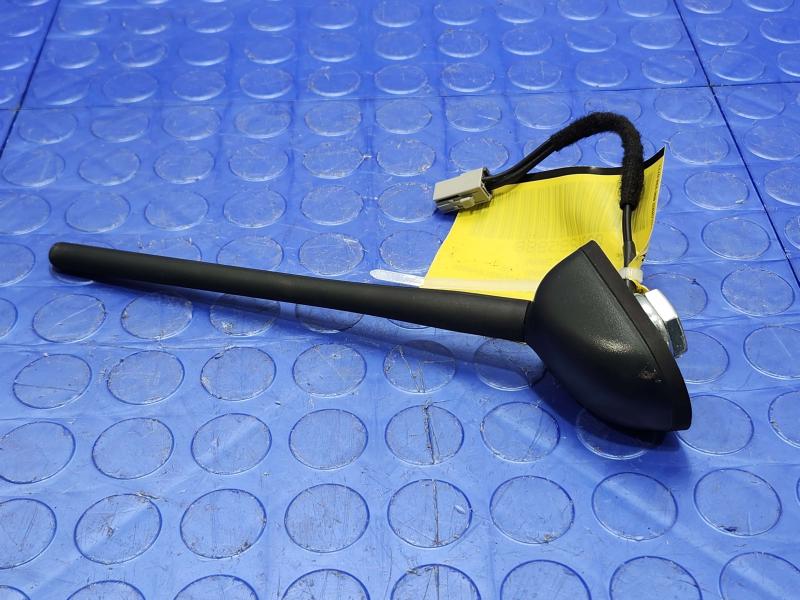 2025 Nissan Versa Antenna