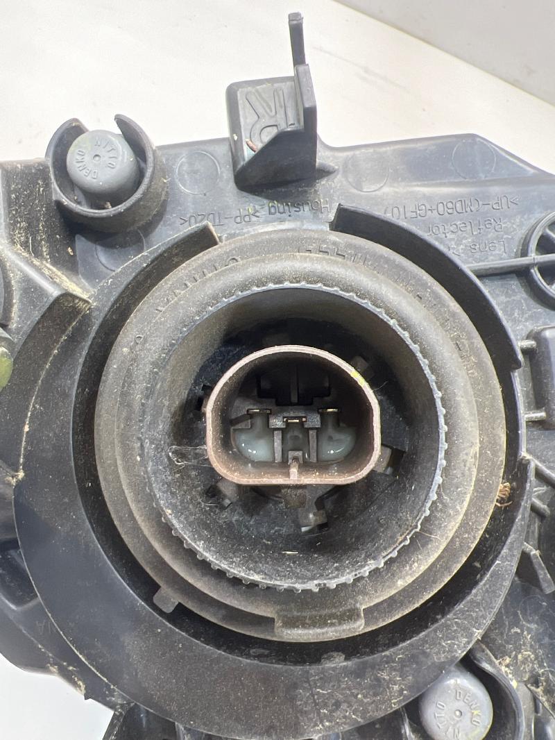 2011 - 2014 Nissan Juke Headight Assembly RH Passenger Side OEM 260101KM0A