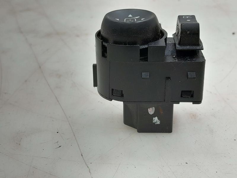 2014 Chevrolet Equinox Door Switch Front
