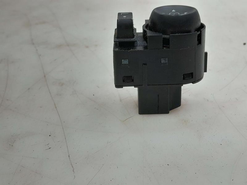 2014 Chevrolet Equinox Door Switch Front
