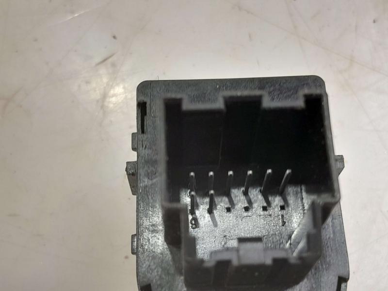 2014 Chevrolet Equinox Door Switch Front