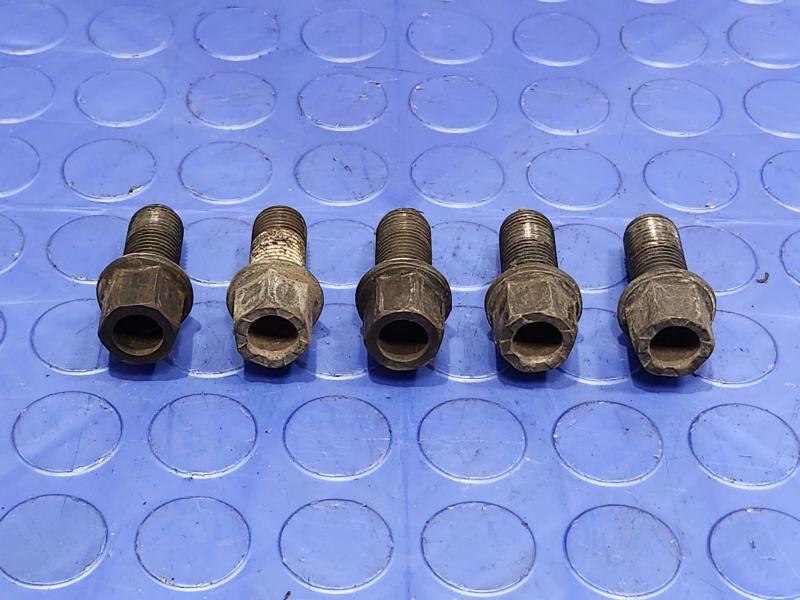 2005 Volkswagen Jetta Lug Nuts