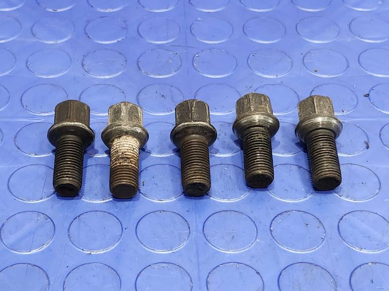 2005 Volkswagen Jetta Lug Nuts