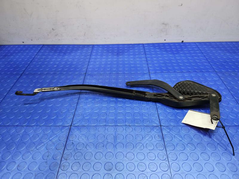 2010 Toyota Prius Wiper Arm