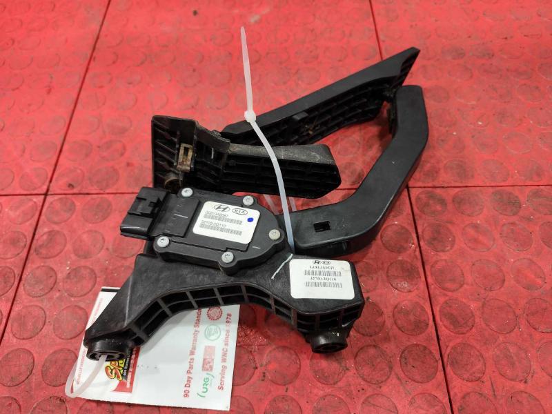 2011-2015 Kia Optima Accelerator Pedal Assembly Genuine OEM 32700-3Q110