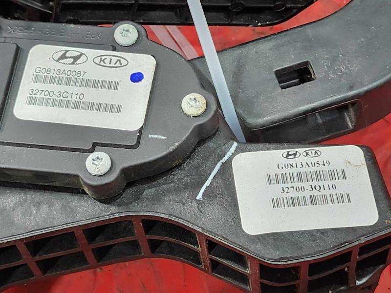 2011-2015 Kia Optima Accelerator Pedal Assembly Genuine OEM 32700-3Q110