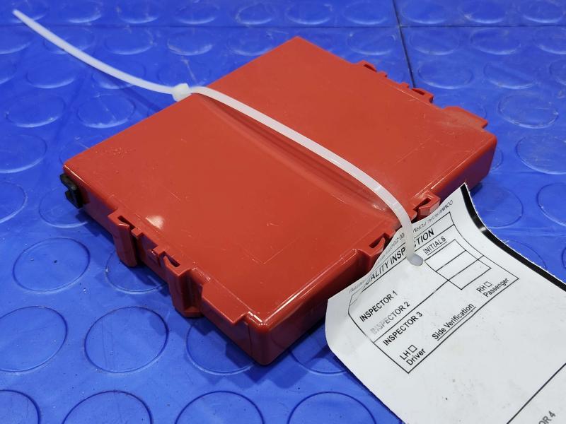 2010-2011 Toyota Prius Smart Key Contol Module Genuine OEM 8999047062