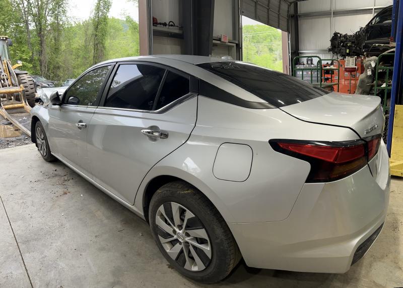 2020 Nissan Altima Back Glass/Window