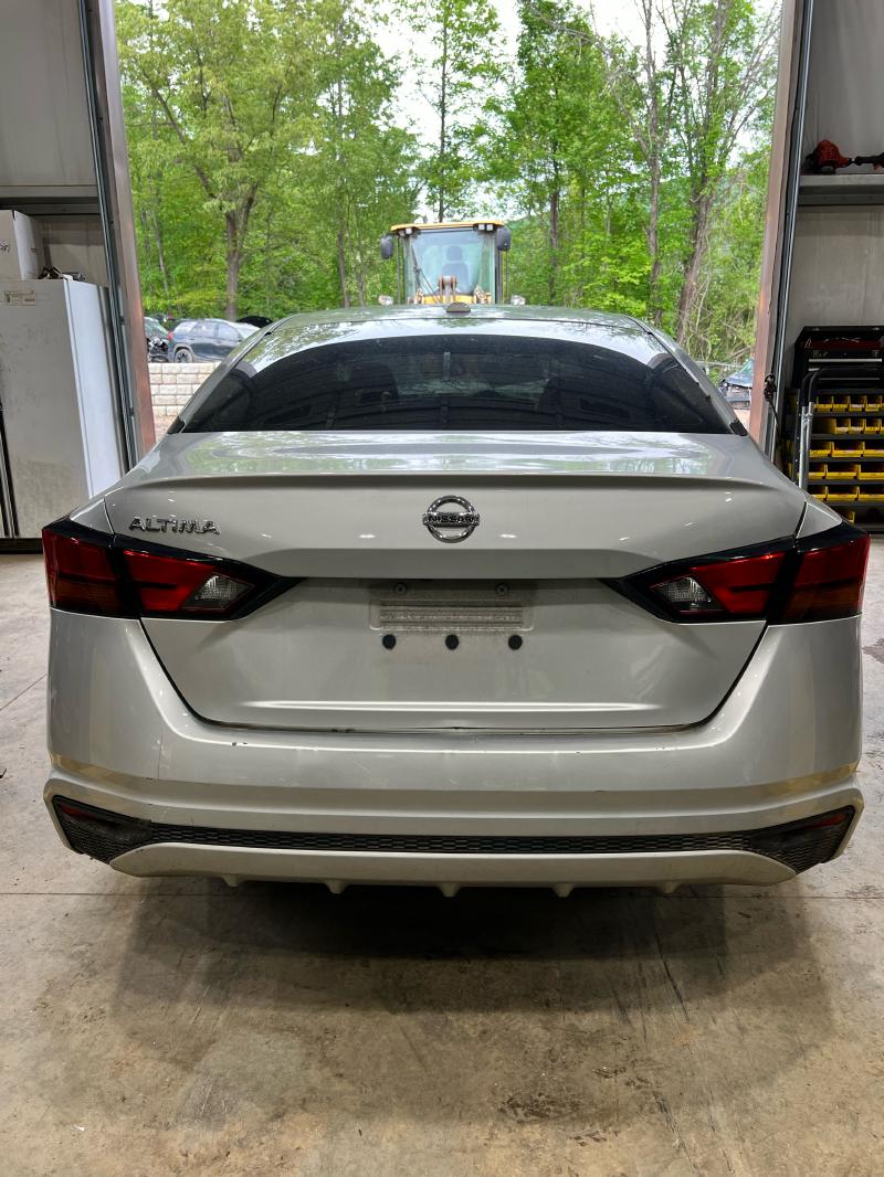 2020 Nissan Altima Back Glass/Window
