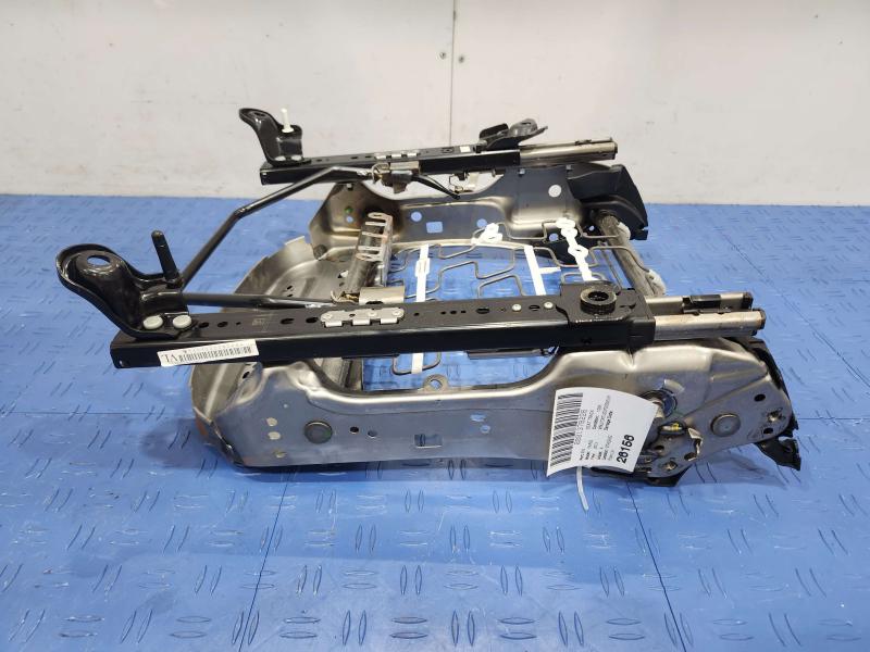 2013 Toyota Yaris Seat Track
