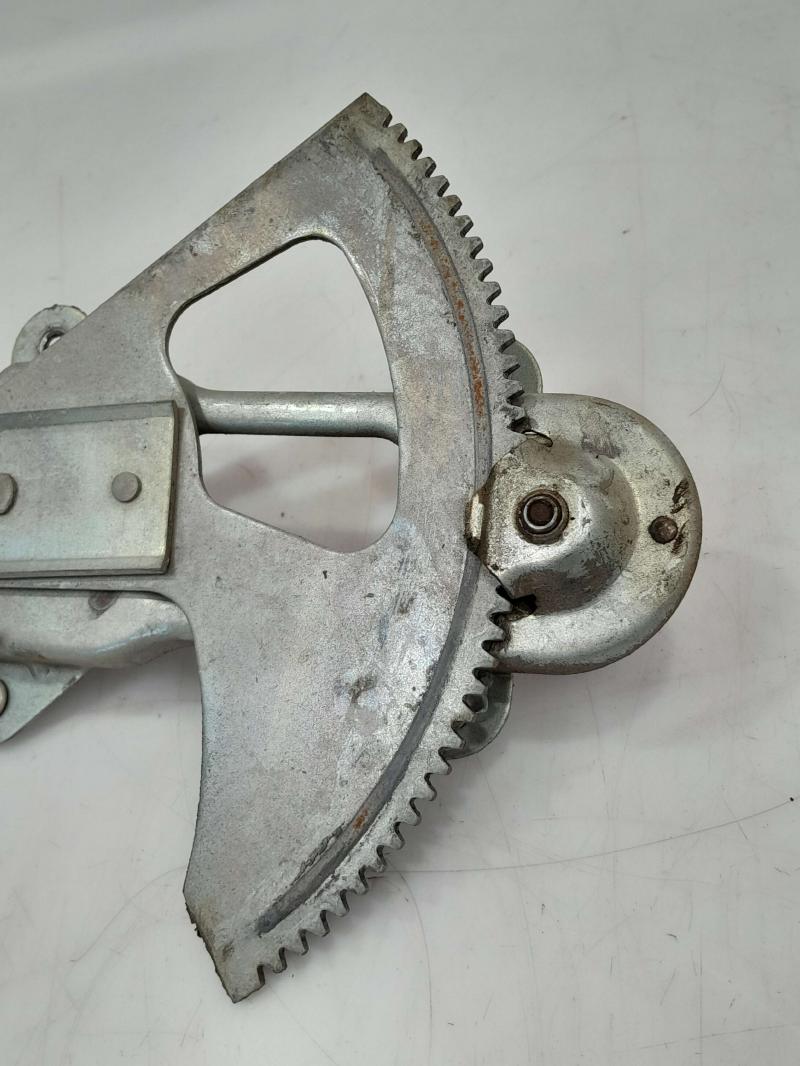 1988 Chevrolet Silverado 1500 Front Door Regulator