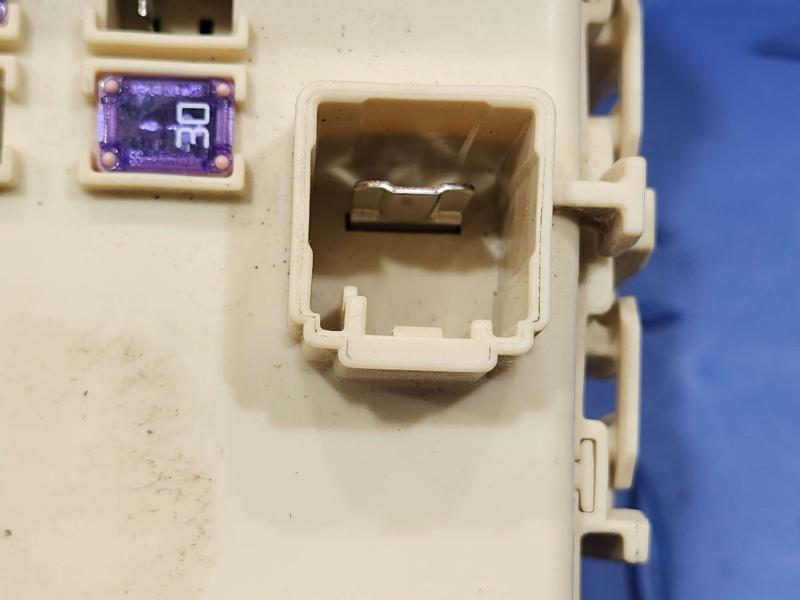 2017 Toyota Corolla Cabin Fuse Box