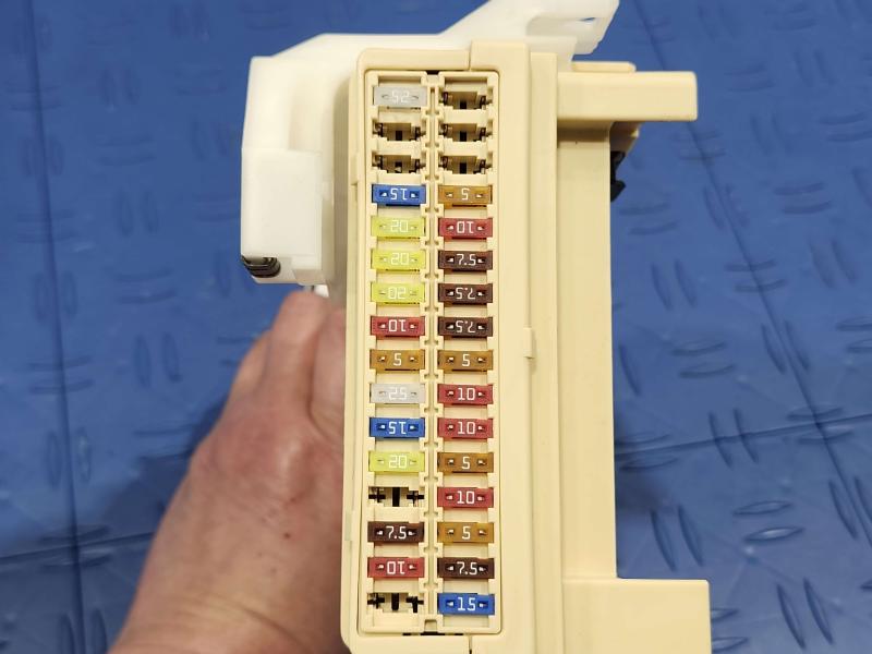 2017 Toyota Corolla Cabin Fuse Box
