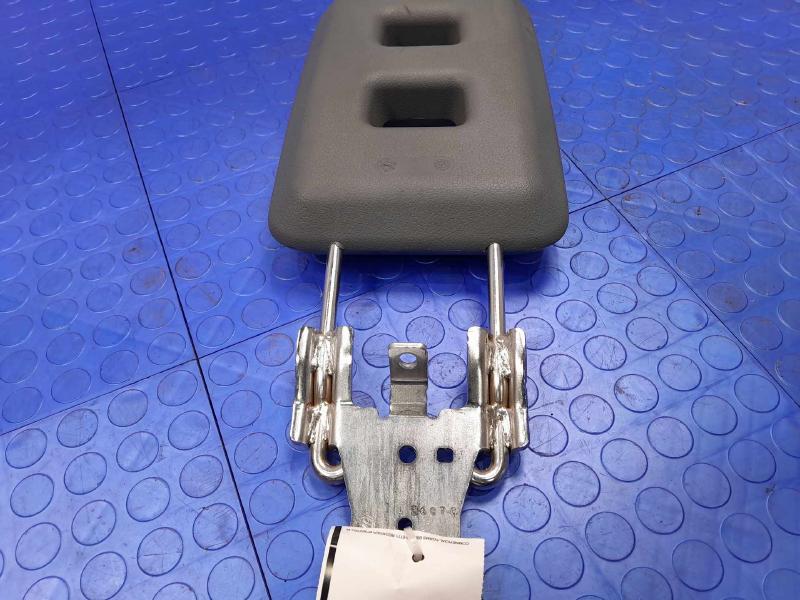 2011 Ford F-250 Super Duty Headrest