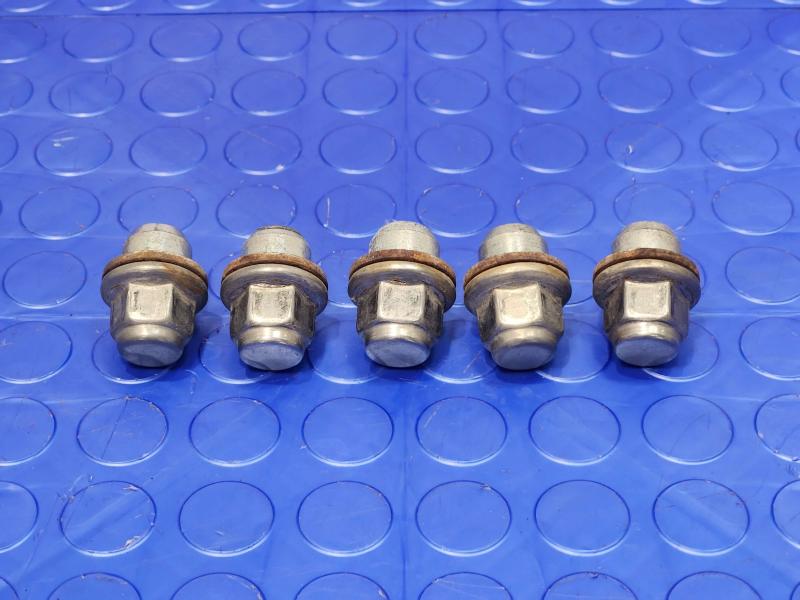 2013 Infiniti FX35 Lug Nuts