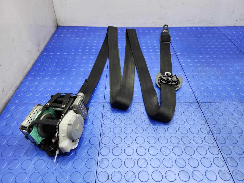 2011 Volkswagen Touareg Front Seat Belt