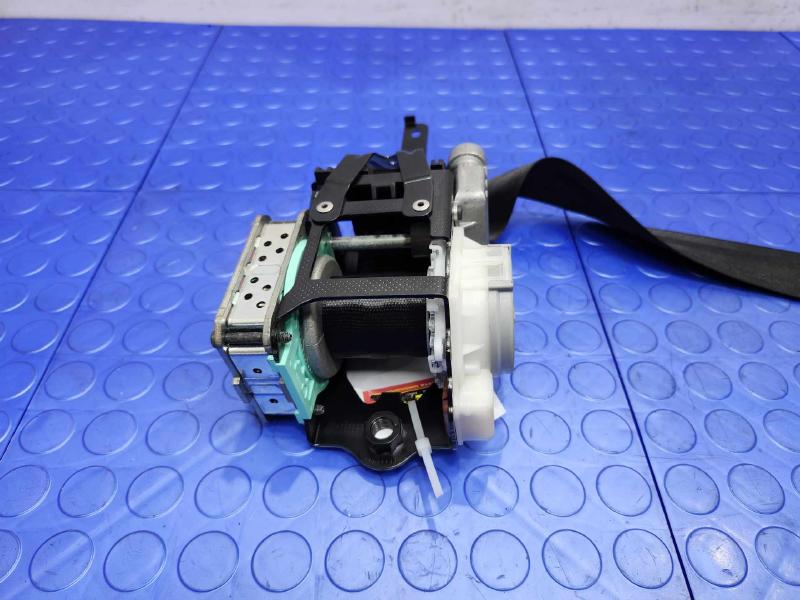 2011 Volkswagen Touareg Front Seat Belt