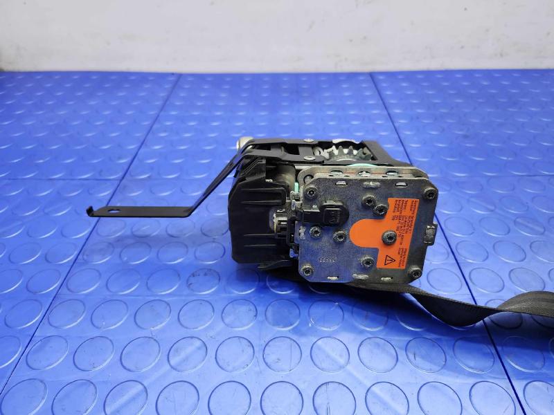 2011 Volkswagen Touareg Front Seat Belt