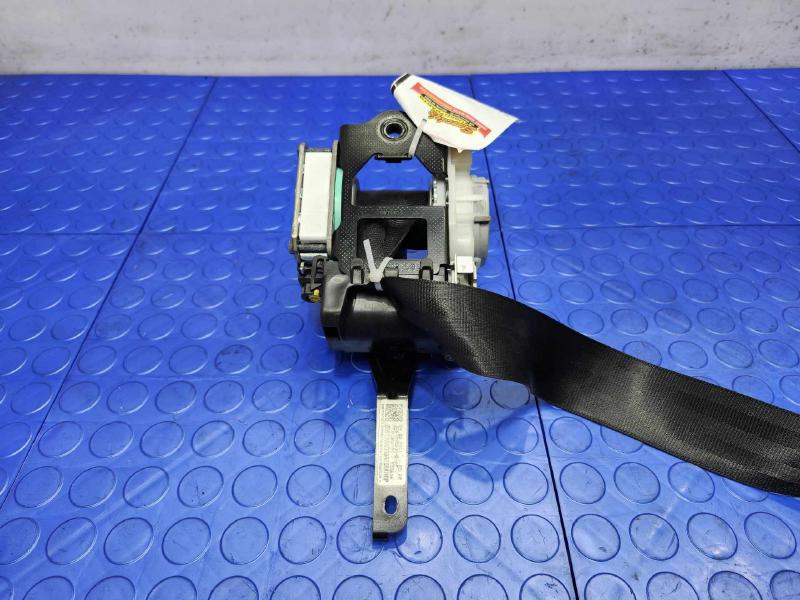 2011 Volkswagen Touareg Front Seat Belt