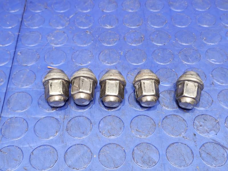 2014 Ford Mustang Lug Nuts