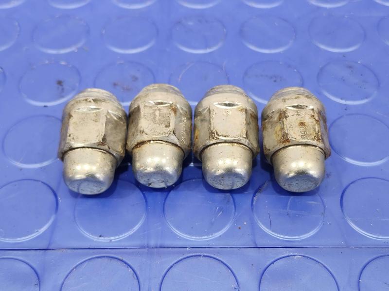 2010 Kia Rio Lug Nuts