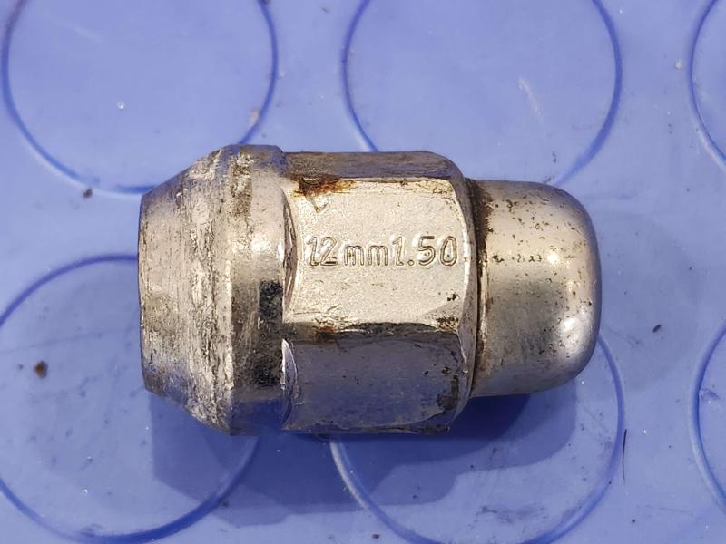 2010 Kia Rio Lug Nuts