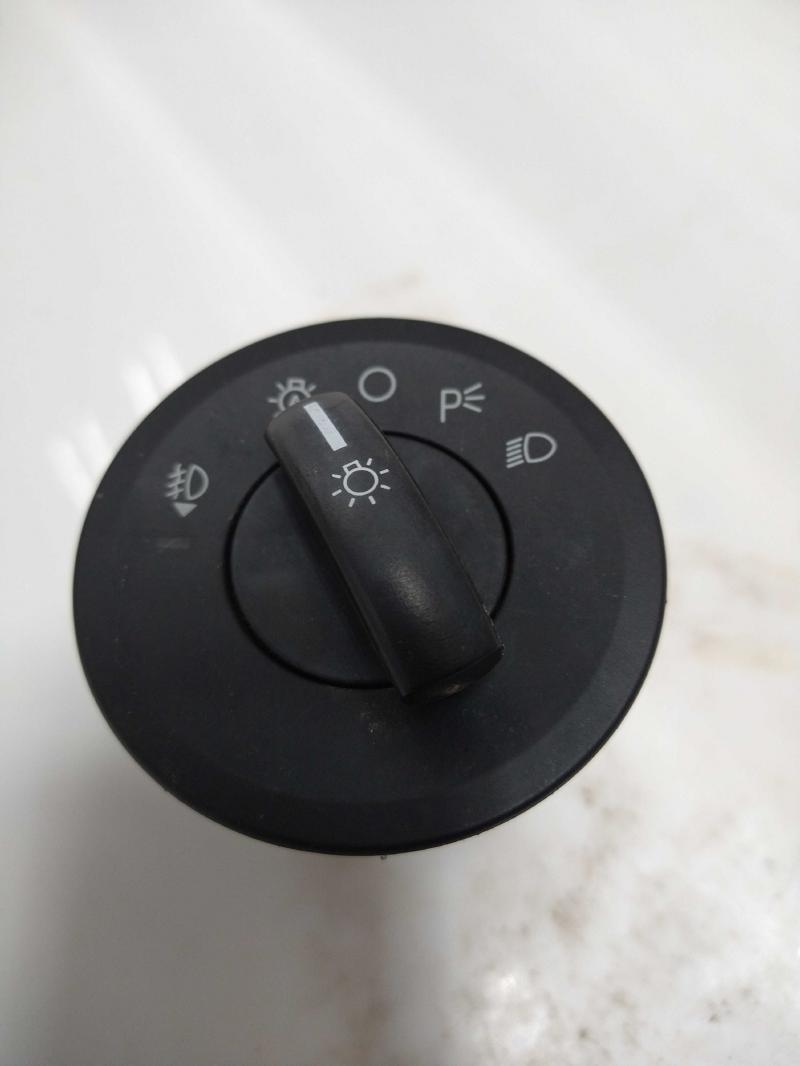 2011 Ford Escape Headlight Switch (Dash Mtd)