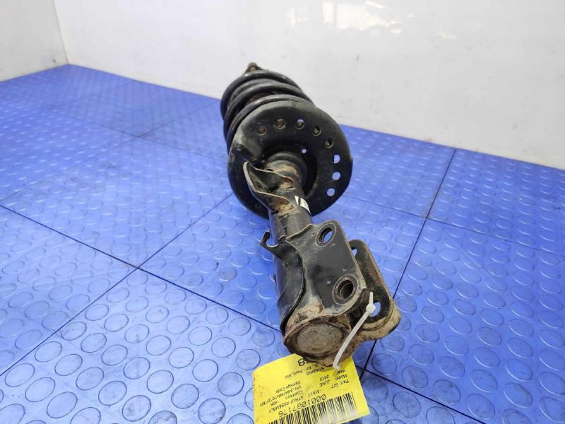 2013 Nissan Juke Strut Assembly