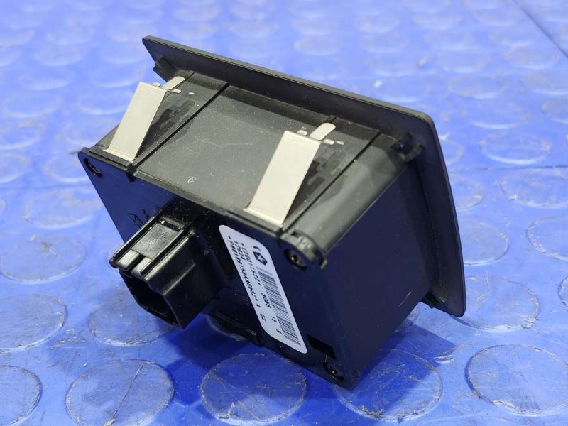 2014 Jeep Grand Cherokee Headlight Switch (Dash Mtd)