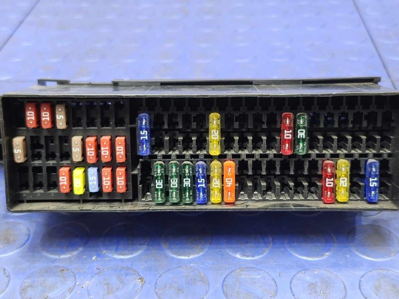 2013 Volkswagen Jetta Cabin Fuse Box