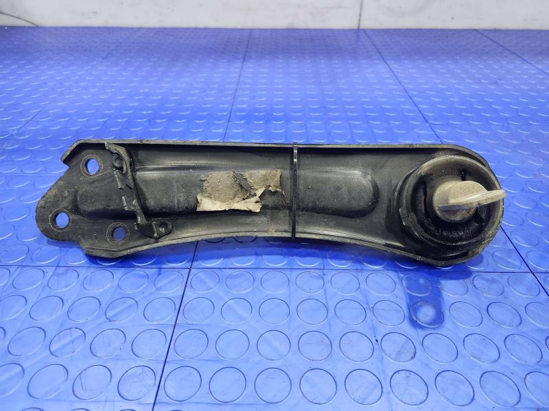 2017 Chrysler 200 Lower Control Arm Rr