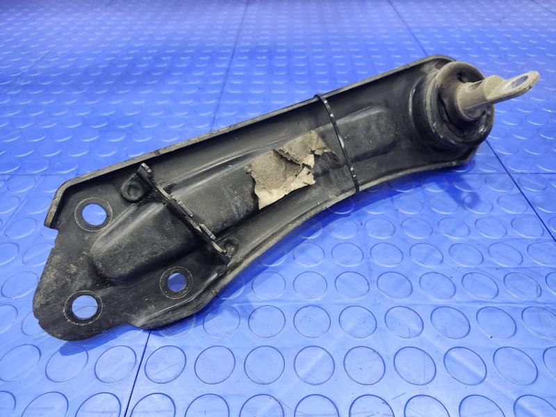 2017 Chrysler 200 Lower Control Arm Rr