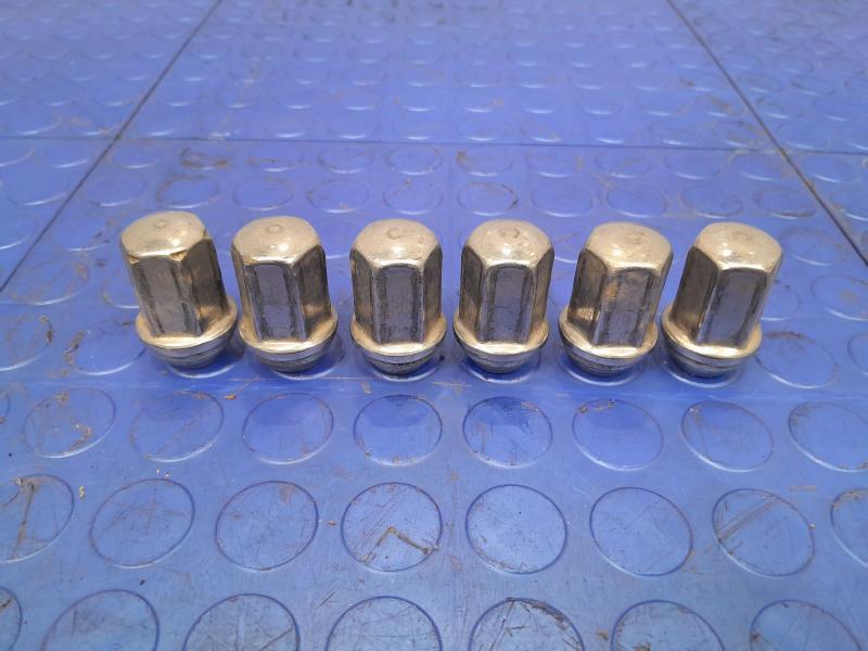 2017 GMC Acadia Lug Nuts