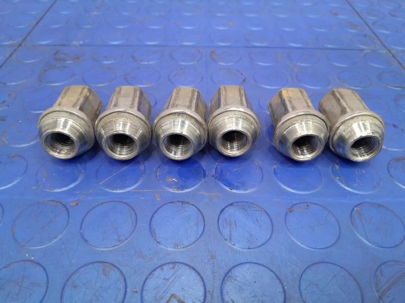 2017 GMC Acadia Lug Nuts