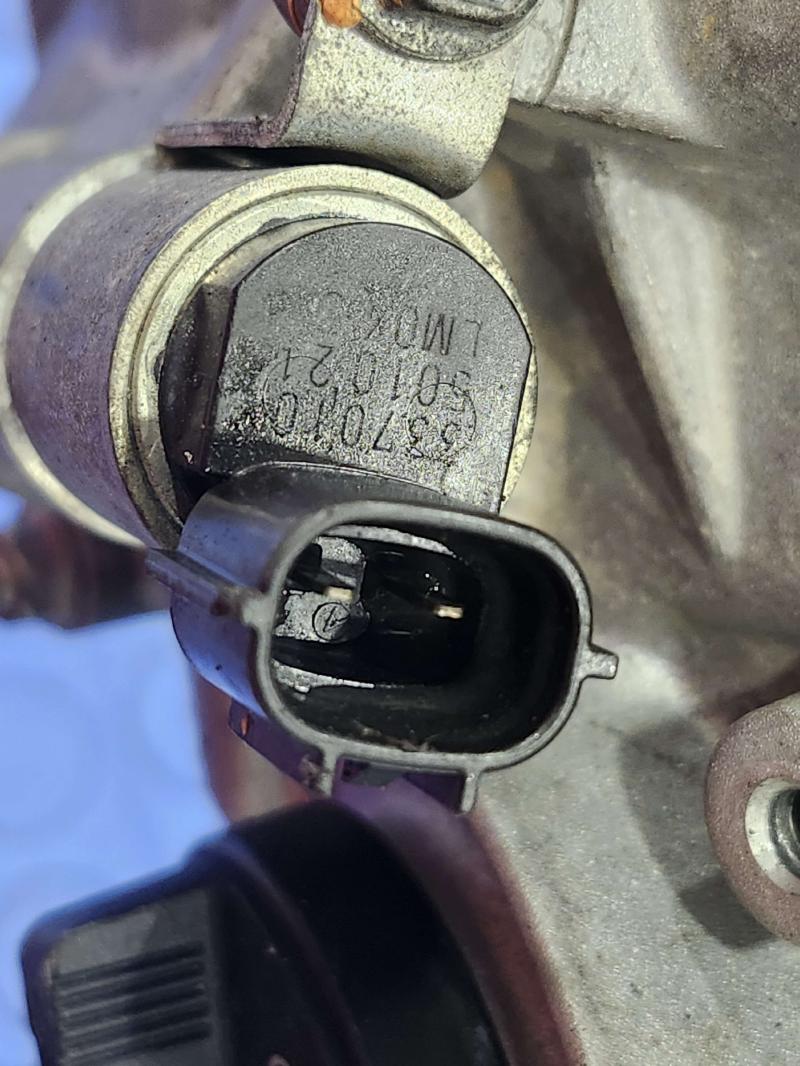 2011 Toyota Prius Valve Cover