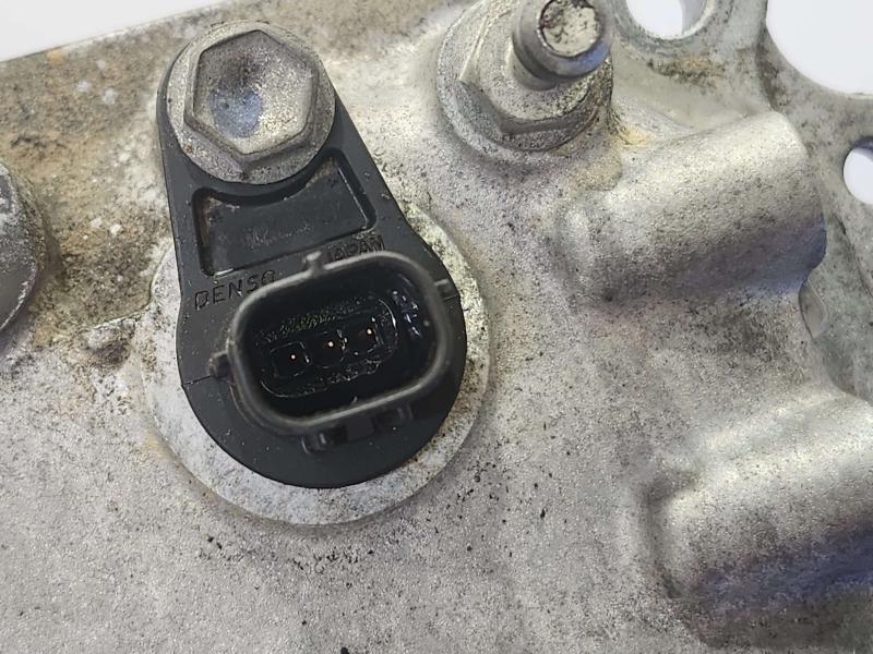 2011 Toyota Prius Valve Cover