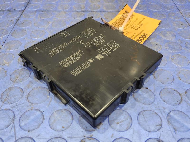 2016-2018 Toyota Prius 1.8L Smart Key Control Computer Module OEM 89990-47210