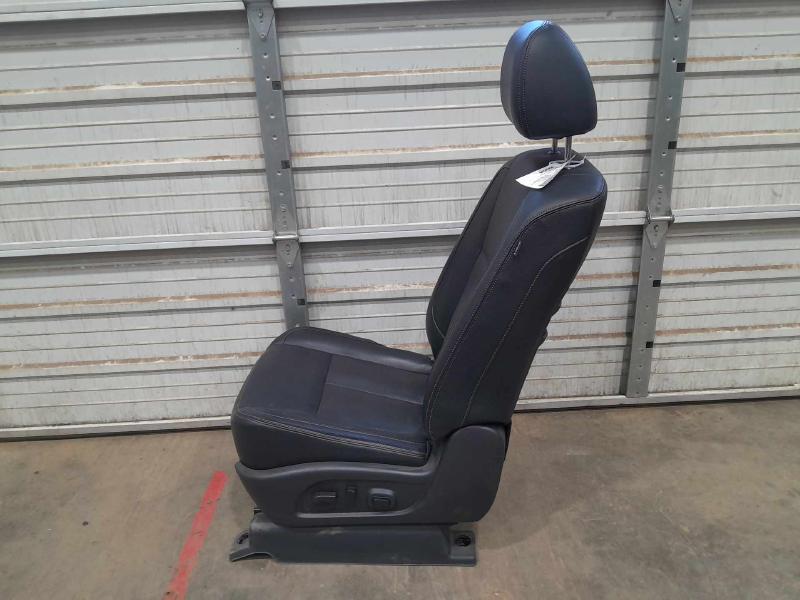 2019 Nissan Titan Front Seat