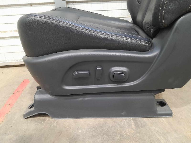 2019 Nissan Titan Front Seat