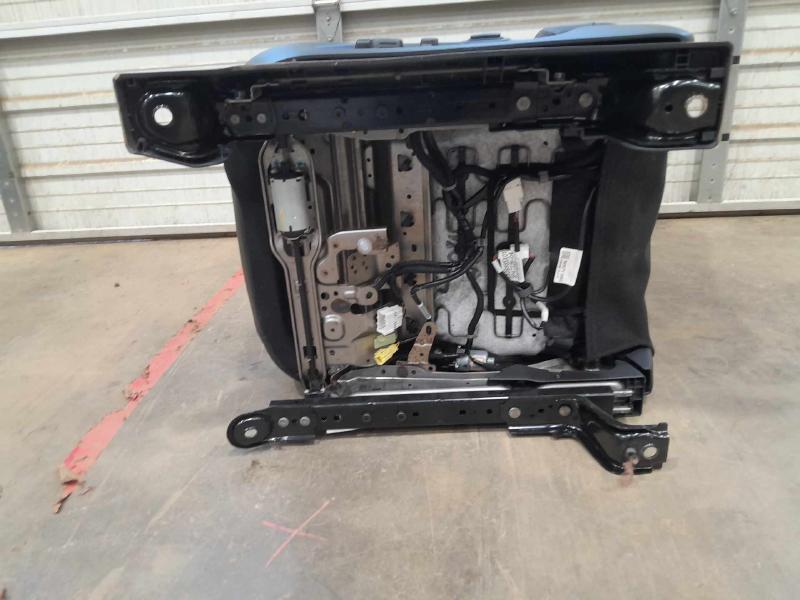 2019 Nissan Titan Front Seat