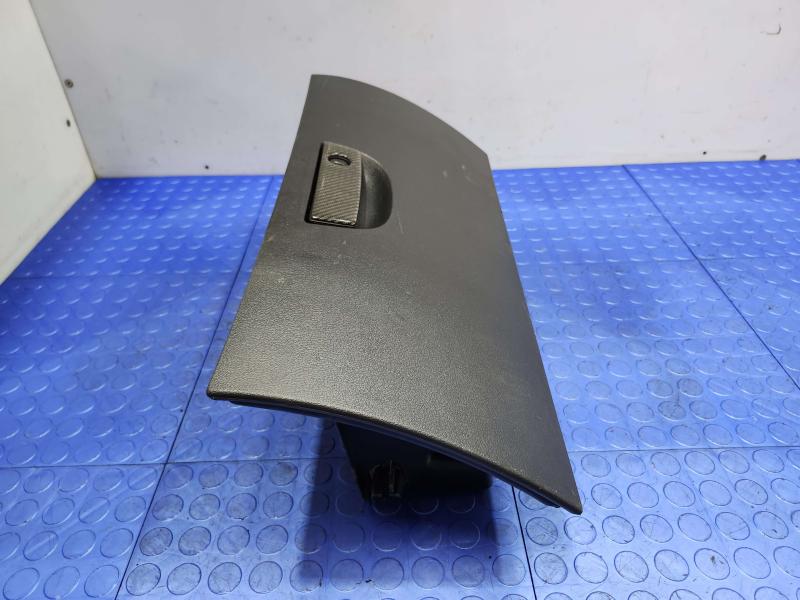 2010 Dodge Challenger Glove Box