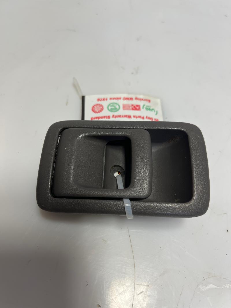 1996 - 2002 Toyota 4Runner Inside Door Handle RH Passenger Side Front / Rear Gray OEM 6920510070B1